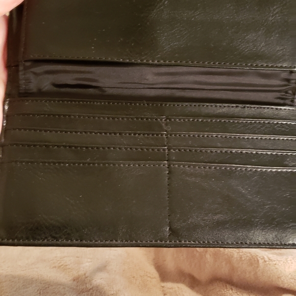 Guess Large Wallet/Checkbook - Picture 4 of 4